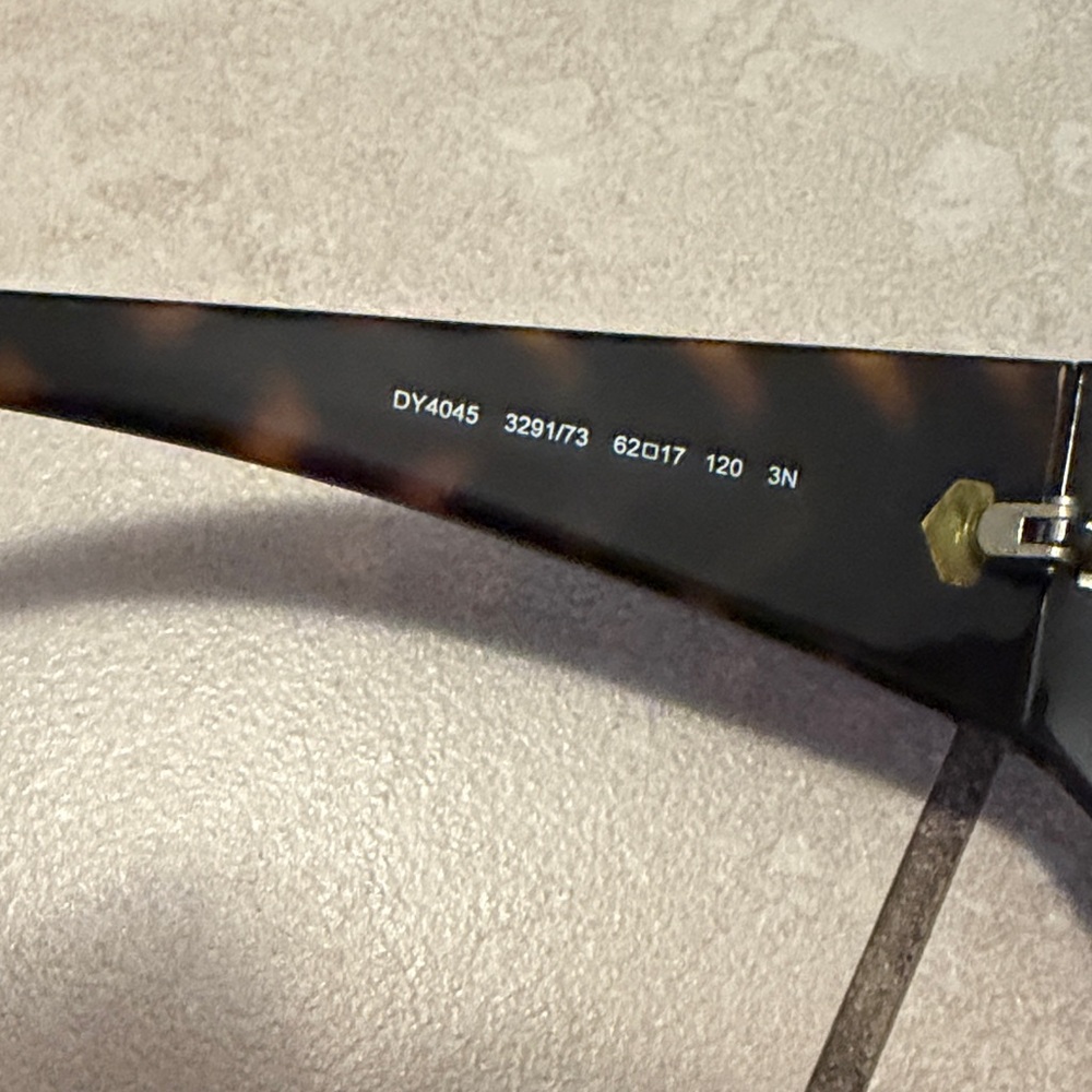 DKNY Tortoise Shell Sunglasses with Black Case - Picture 6 of 9